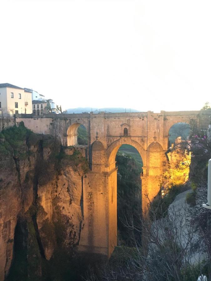 Singular * Ronda
